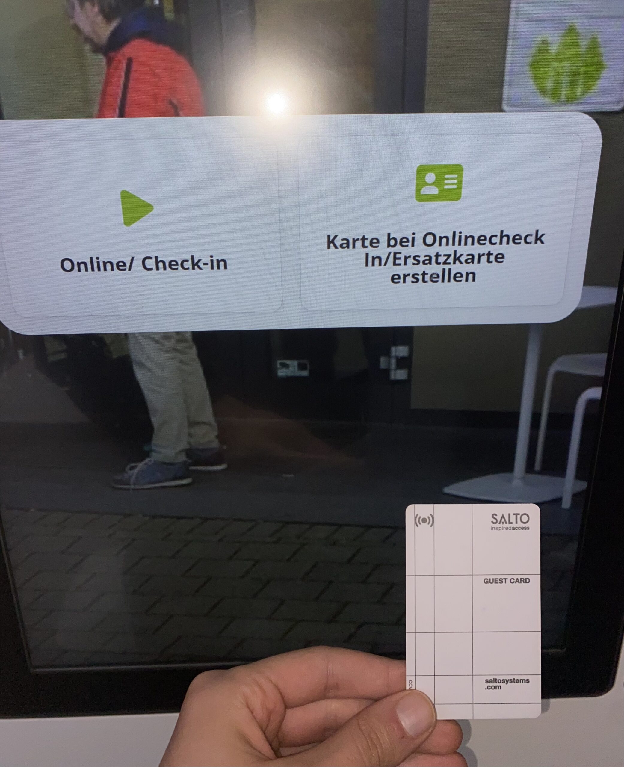 Check in Automaten, mit neuer Karte